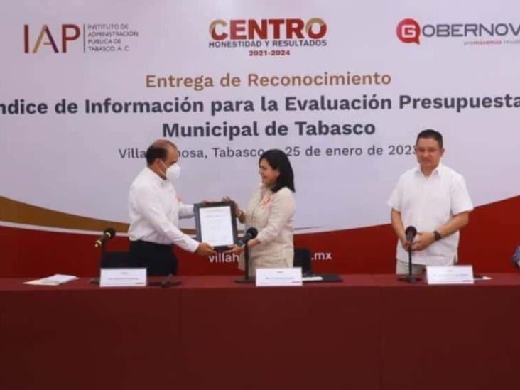 Yolanda Osuna Huerta, recibió reconocimiento de primer lugar, transparencia y rendición de cuentas Yolanda Osuna Huerta, recibió reconocimiento de primer lugar, transparencia y rendición de cuentas