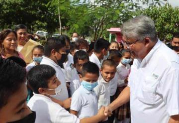 El presidente Municipal de Comalcalco inauguró la cancha de usos múltiples