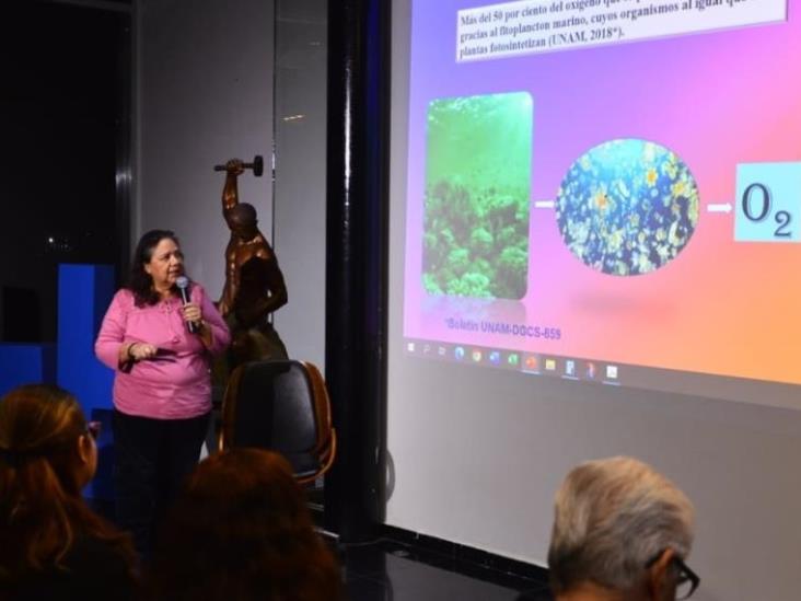 La doctora Georgina Vargas Simón ofrece plática sobre la importancia de los árboles en la ciudad La doctora Georgina Vargas Simón ofrece plática sobre la importancia de los árboles en la ciudad