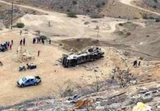 Más de 20 muertos tras caída de autobús al precipicio en Perú