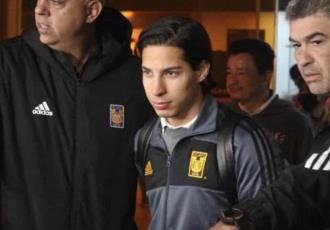 El ariete tabasqueño, Diego Lainez llegó a Monterrey uniformado de Tigres