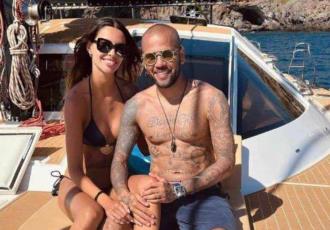 Esposa de Dani Alves le pide el divorcio tras el escándalo