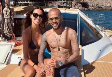 Esposa de Dani Alves le pide el divorcio tras el escándalo