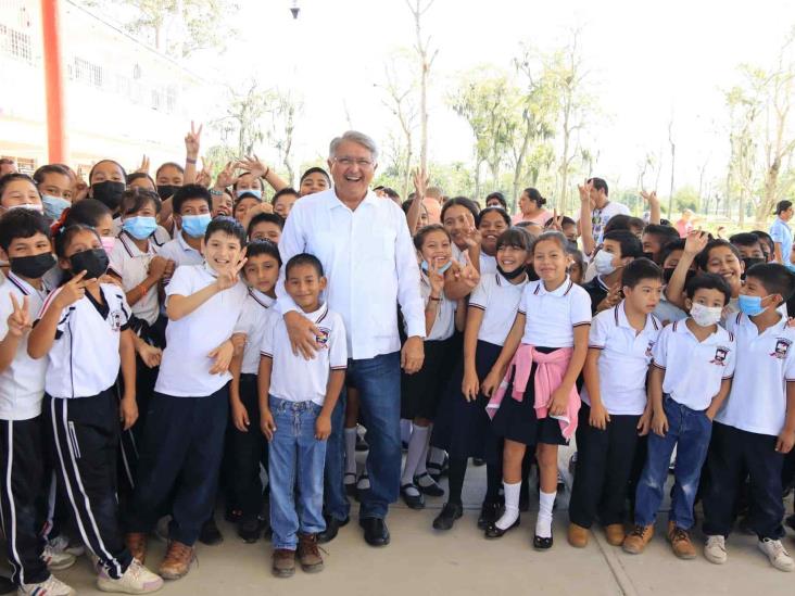 Ayuntamiento de Comalcalco impulsa la educación: Entrega desayunador y cocina en escuela de Oriente 2da sección Ayuntamiento de Comalcalco impulsa la educación: Entrega desayunador y cocina en escuela de Oriente 2da sección