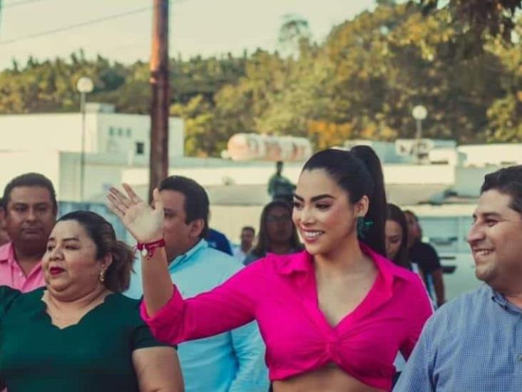 Pamela Castellanos convive con porras tradicionales de Tacotalpa Pamela Castellanos convive con porras tradicionales de Tacotalpa