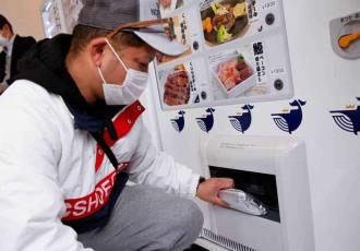 Japoneses venden carne de ballena en máquinas expendedoras