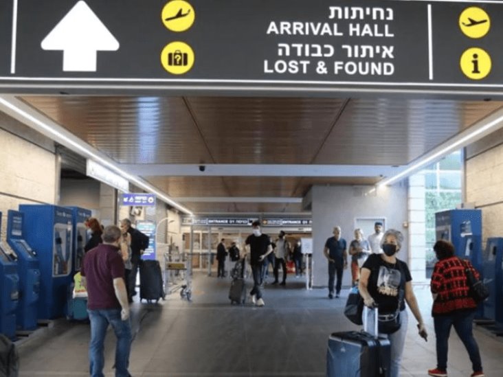 Pareja abandonó a su bebé en aeropuerto Pareja abandonó a su bebé en aeropuerto