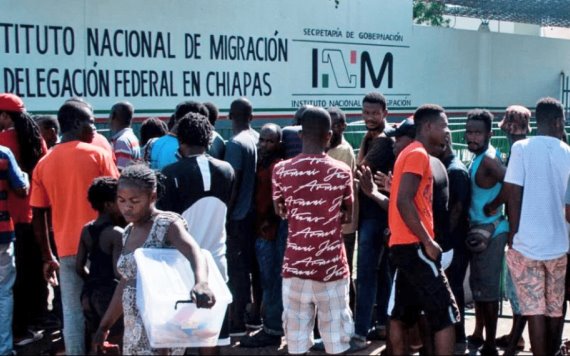 Migrantes denuncian tratos inhumanos y discriminación en estación del INM en Tapachula