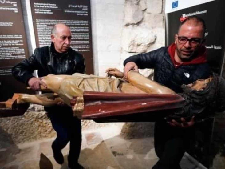 Turista vandaliza iglesia en Jerusalén y daña estatua de Jesús con un martillo Turista vandaliza iglesia en Jerusalén y daña estatua de Jesús con un martillo