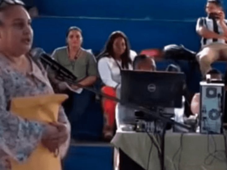 Maestra quiere plaza para dar clases de inglés, pero no sabe el idioma Maestra quiere plaza para dar clases de inglés, pero no sabe el idioma