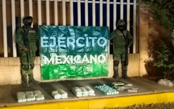 Ejército mexicano decomisa 276 mil pastillas de fentanilo y armas en Sinaloa