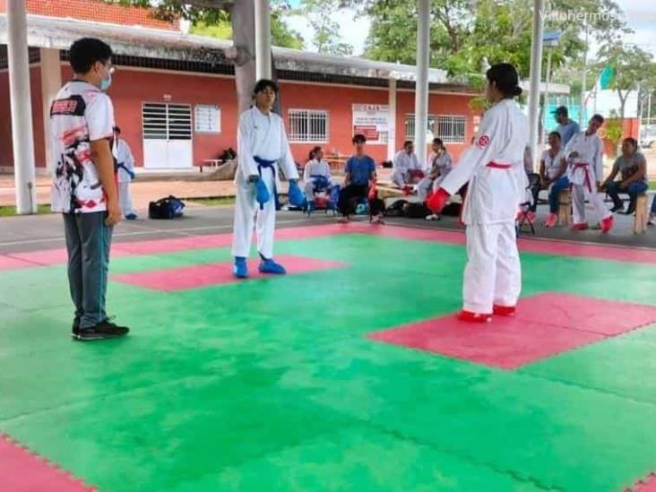 La nueva mesa directiva de la Asociación Tabasqueña de Karate inició su nuevo periodo con una clínica de arbitraje La nueva mesa directiva de la Asociación Tabasqueña de Karate inició su nuevo periodo con una clínica de arbitraje