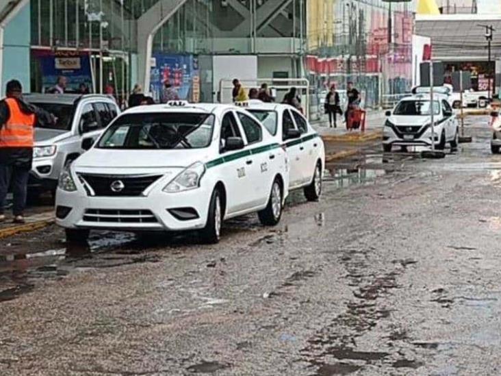 Suspenden concesiones a taxistas conflictivos en Cancún Suspenden concesiones a taxistas conflictivos en Cancún