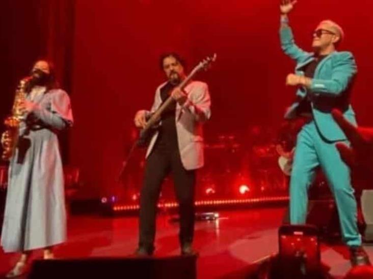 Alejandro Sanz invita a la saxofonista María Elena Ríos a tocar con él Alejandro Sanz invita a la saxofonista María Elena Ríos a tocar con él