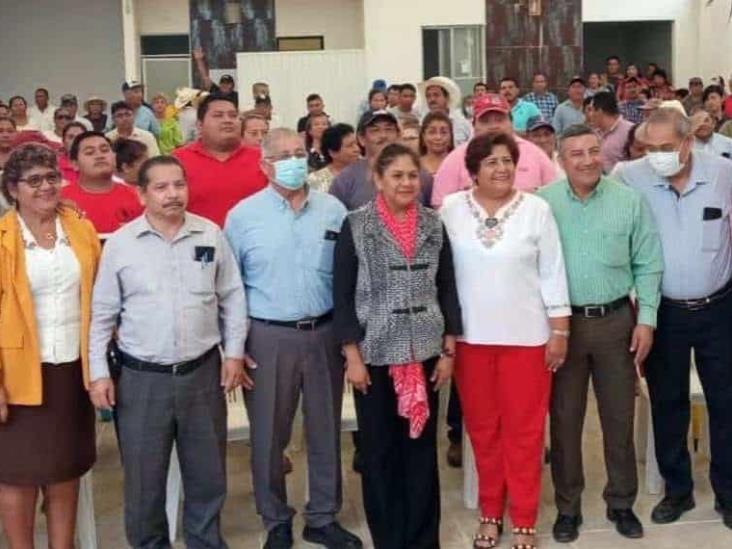 Funcionaria renunció al cargo publico más no a la militancia en Morena Funcionaria renunció al cargo publico más no a la militancia en Morena