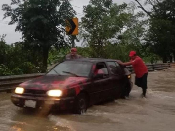 Permanecen vados sobre la Villahermosa-Teapa Permanecen vados sobre la Villahermosa-Teapa