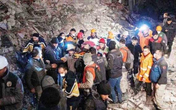 Rescatan a sobrevivientes de sismo en Turquía, pasaron 160 horas entre ruinas