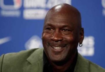 Michael Jordan cumple 60 años y los celebra donando 10 mdd a una fundación