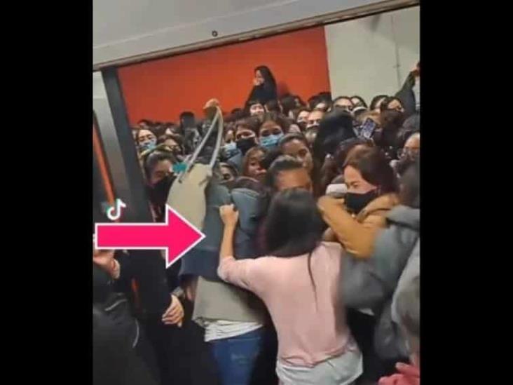 Podrás subir al Metro, ¿pero bajar? Video exhibe lo que ocurre en el vagón de mujeres Podrás subir al Metro, ¿pero bajar? Video exhibe lo que ocurre en el vagón de mujeres