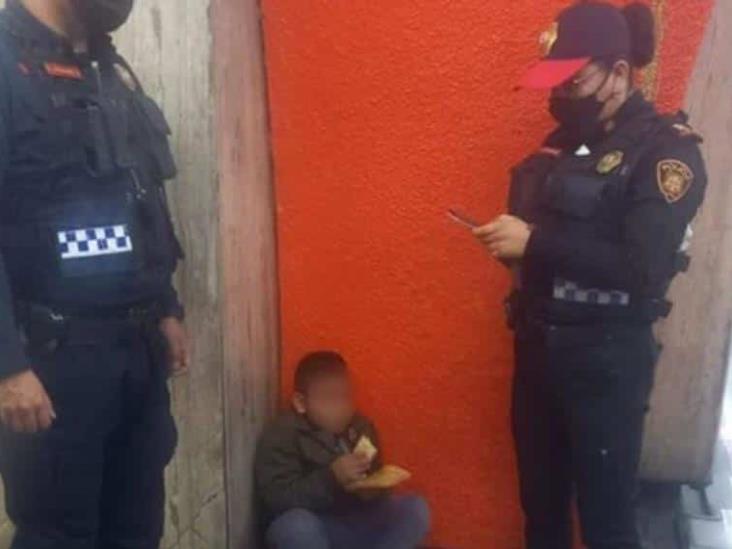 Rescatan a niño llorando en el Metro; se quedó dormido y al despertar no vio a su mamá Rescatan a niño llorando en el Metro; se quedó dormido y al despertar no vio a su mamá