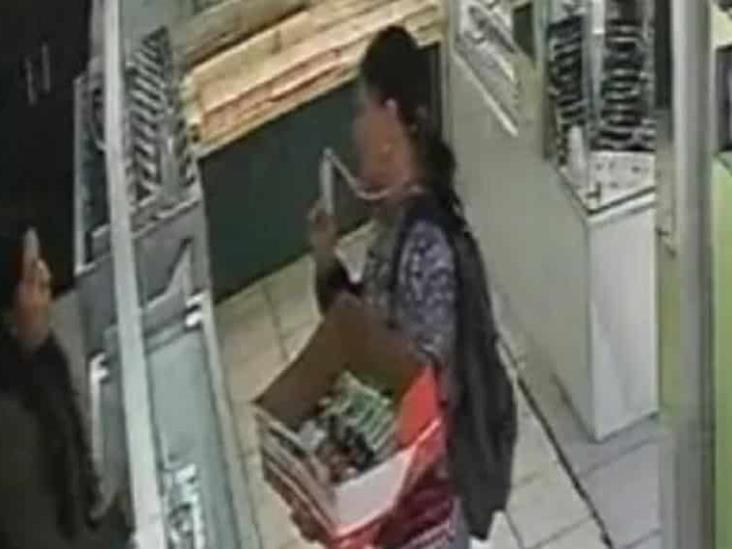 Video: Mujer se hace pasar por muda, pero es decubierta al decir "buenas tardes" Video: Mujer se hace pasar por muda, pero es decubierta al decir "buenas tardes"