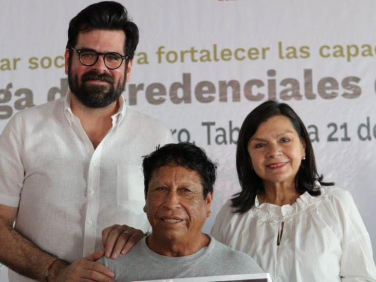 Yolanda Osuna Huerta y el delegado de Programas para el Desarrollo en Tabasco, entregaron 82 credenciales del (INAPAM) Yolanda Osuna Huerta y el delegado de Programas para el Desarrollo en Tabasco, entregaron 82 credenciales del (INAPAM)