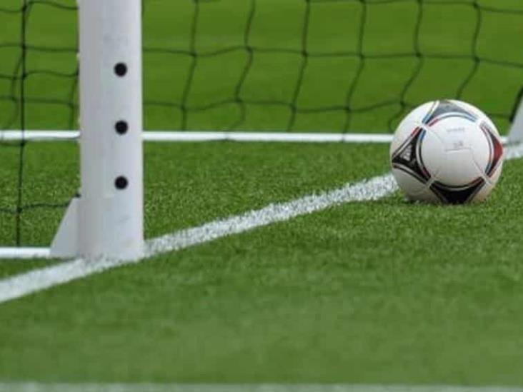 Portero muere en pleno partido tras atajar un penalti Portero muere en pleno partido tras atajar un penalti