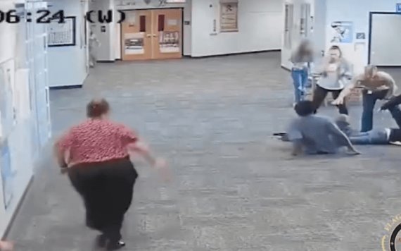 Video: Detienen a estudiante que atacó a profesora por quitarle el Nintendo Switch
