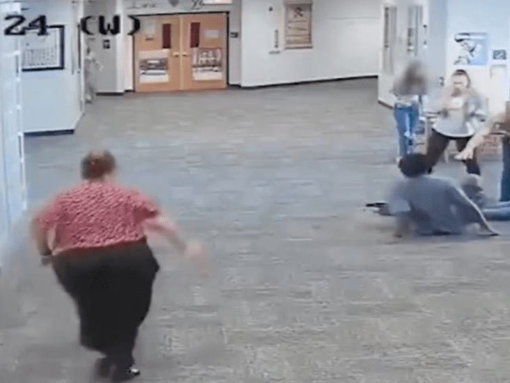 Video: Detienen a estudiante que atacó a profesora por quitarle el Nintendo Switch Video: Detienen a estudiante que atacó a profesora por quitarle el Nintendo Switch