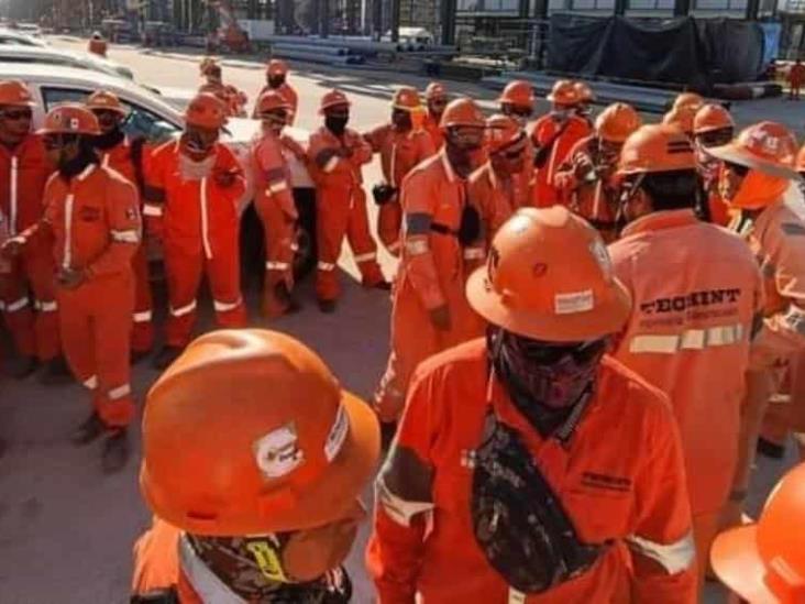Realizan paro laboral en la Refinería Olmeca; Exigen derechos laborales Realizan paro laboral en la Refinería Olmeca; Exigen derechos laborales