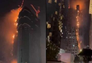 Desalojan a 130 personas por incendio en distrito comercial de Hong Kong