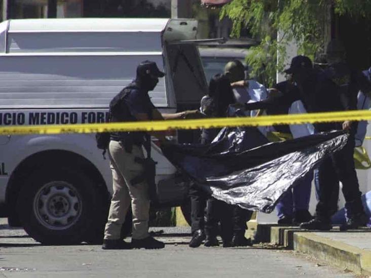 Madre asesina a su hijo en ataque de ira y después se quita la vida Madre asesina a su hijo en ataque de ira y después se quita la vida