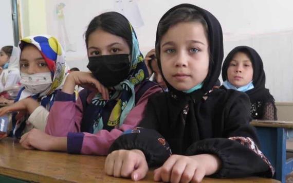 Crece alarma en Irán, cientos de niñas más son envenenadas con gas
