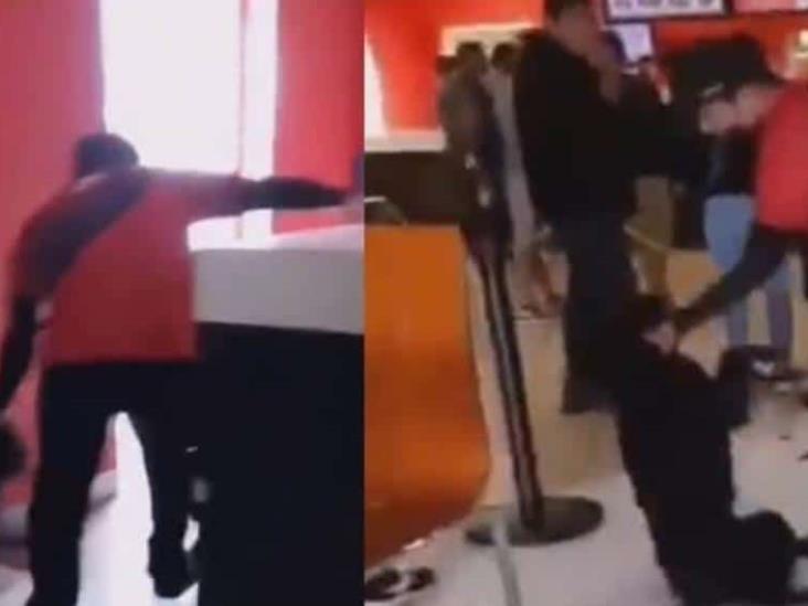 ¡Jalonean a perrito! Empleado de Cinemex causa indignación por sacar a un perrito de forma cruel de sus instalaciones ¡Jalonean a perrito! Empleado de Cinemex causa indignación por sacar a un perrito de forma cruel de sus instalaciones