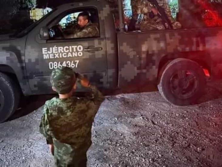 Niño pide fiesta temática del Ejército y militares lo visitan Niño pide fiesta temática del Ejército y militares lo visitan