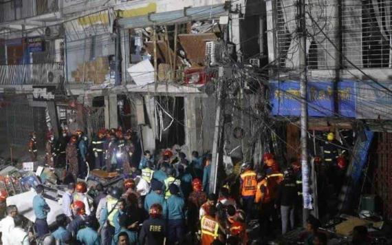 En Bangladesh, explosión en edificio deja al menos 14 muertos y más de 50 heridos