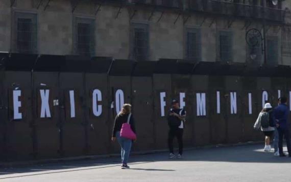 AMLO justifica blindaje en Palacio Nacional por 8M y denuncia infiltrados en marcha