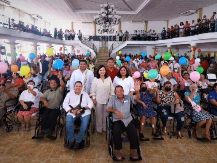 Yolanda Osuna Huerta entregó 200 sillas de ruedas a 133 mujeres y 67 hombres con alguna discapacidad Yolanda Osuna Huerta entregó 200 sillas de ruedas a 133 mujeres y 67 hombres con alguna discapacidad