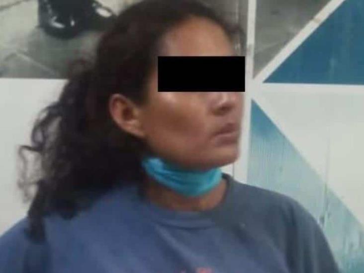Mujer fue detenida al intentar derribar una motocicleta de la SSPC Mujer fue detenida al intentar derribar una motocicleta de la SSPC