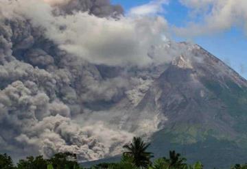 Video: Entra en erupción el volcán Merapi en Indonesia