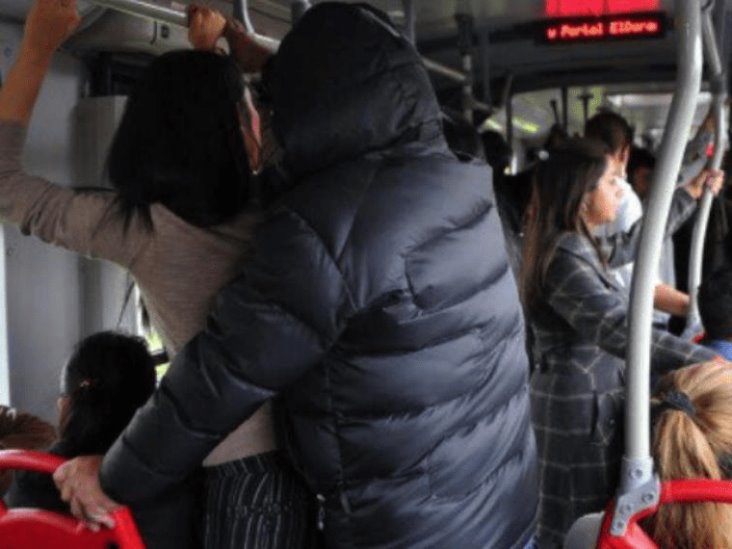 Halagos, piropos y miradas lascivas en el transporte público ya están tipificadas como acoso Halagos, piropos y miradas lascivas en el transporte público ya están tipificadas como acoso