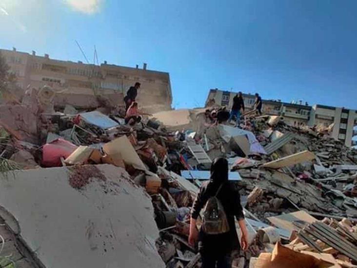 Turquía busca identificar 2 mil 500 muertos del terremoto Turquía busca identificar 2 mil 500 muertos del terremoto