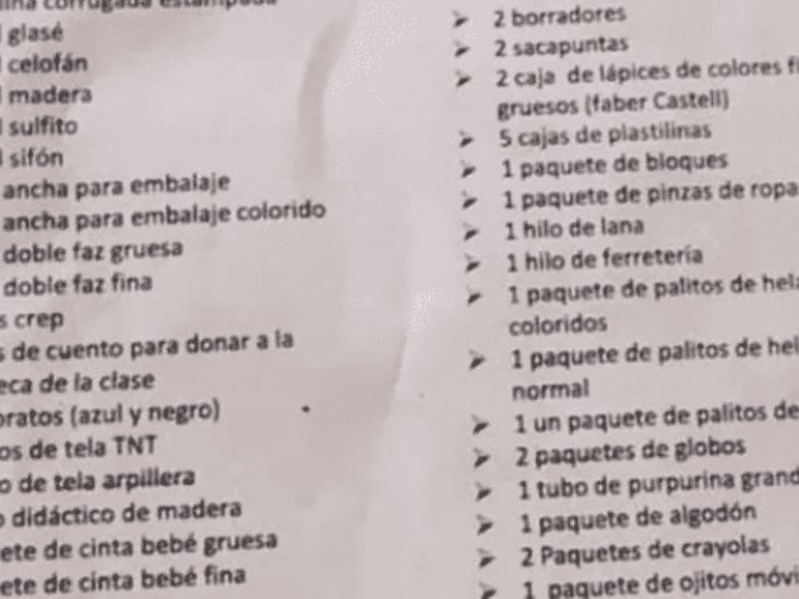 Padre expone polémica lista de útiles escolares con extraños pedidos y ocasiona debate Padre expone polémica lista de útiles escolares con extraños pedidos y ocasiona debate