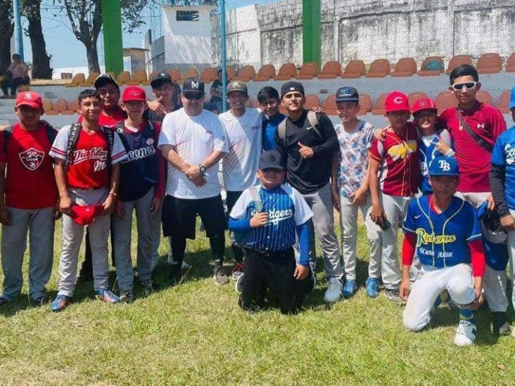 Realizan con éxito los try out de beisbol, softbol y futbol en Emiliano Zapata Realizan con éxito los try out de beisbol, softbol y futbol en Emiliano Zapata
