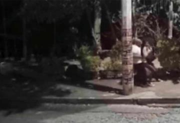 Video: Sujeto abusa de una mujer en parque Naucalpan y nadie la ayudó