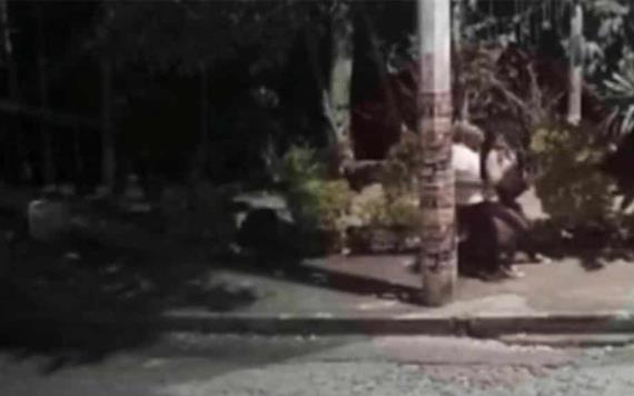 Video: Sujeto abusa de una mujer en parque Naucalpan y nadie la ayudó
