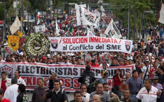 Electricistas del SME marchan para exigir prisión a Felipe Calderón