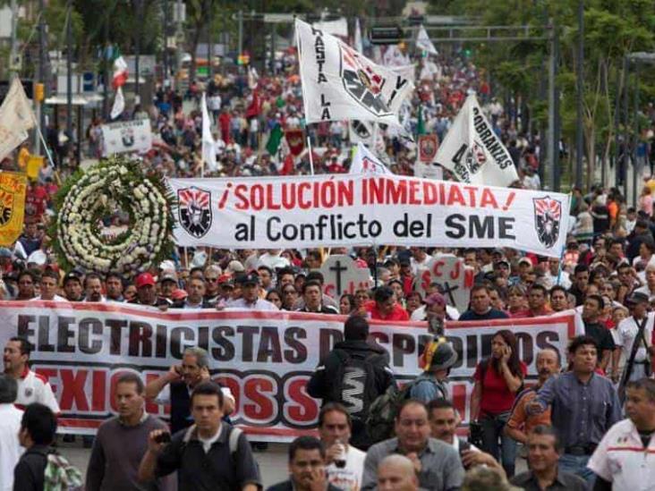 Electricistas del SME marchan para exigir prisión a Felipe Calderón Electricistas del SME marchan para exigir prisión a Felipe Calderón