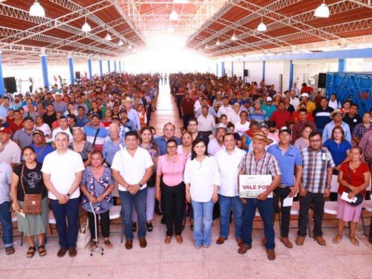 Entrega Yolanda Osuna fertilizante a mil plataneros de Centro Entrega Yolanda Osuna fertilizante a mil plataneros de Centro