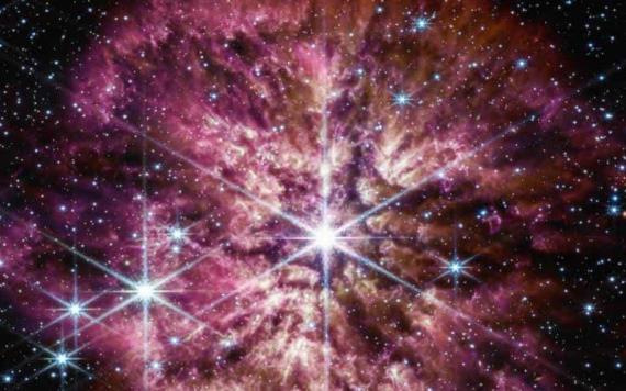 James Webb capta estrella en una fase rara vez vista con forma de flor